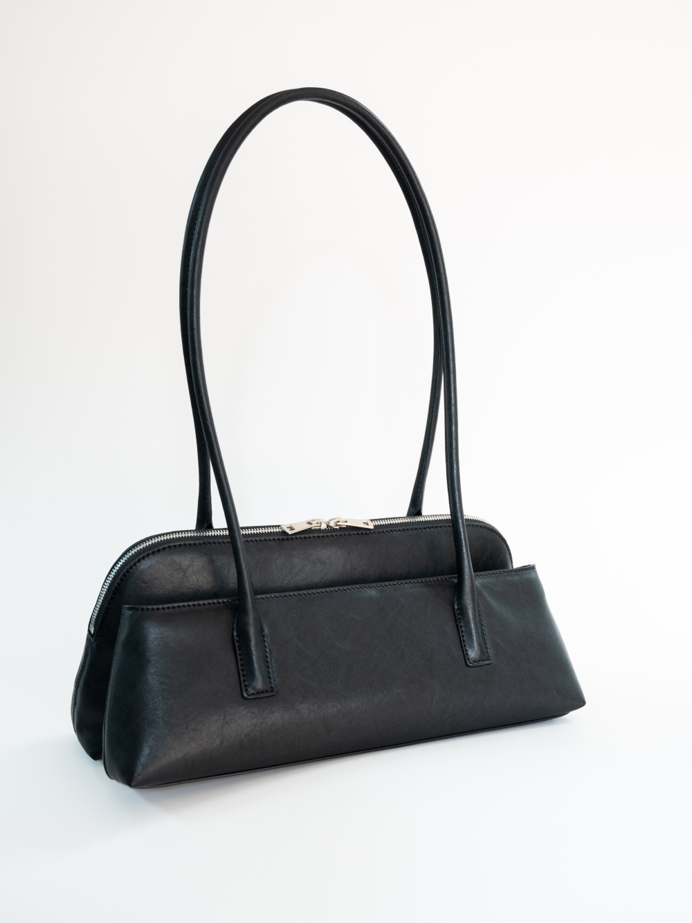 Eco-amica et penicullus: Tote melanin corium novum trend in urbana commutatione ducit cum suis 'aestheticis leve, durabile, minimalist'.